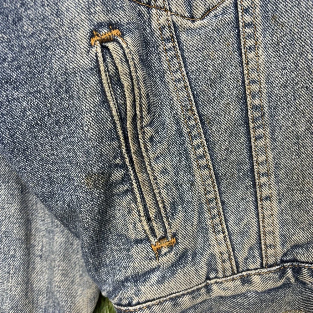 Vintage Levis Trucker Jacket Mens Medium Flannel Lined Denim Made in USA 80s 90s